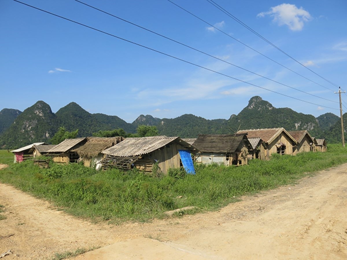 Đến nay, 7/7 thôn, bản ở xã vùng cao Tân Hóa (Minh Hóa, Quảng Bình) đã quy hoạch chuồng trại chăn nuôi tập trung ra khỏi khu dân cư