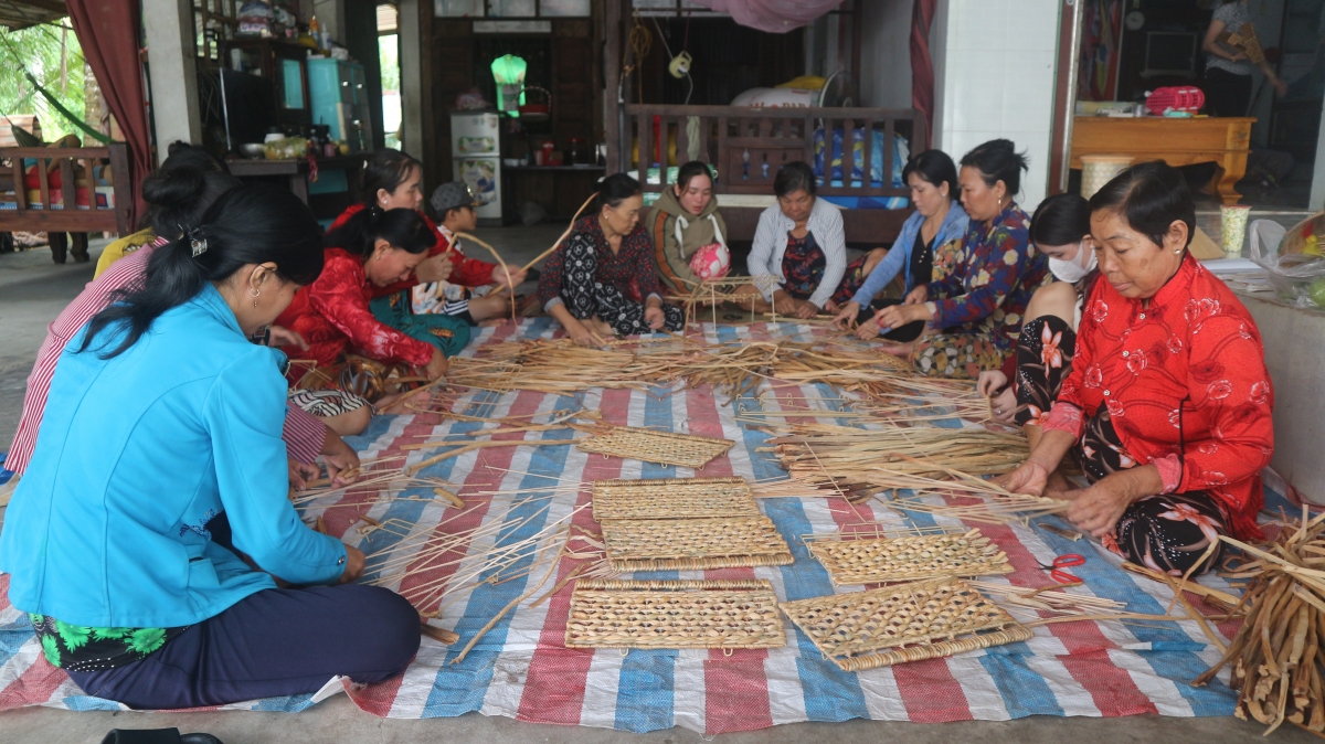 Hên rơpŏng kơtiê châ hnê mơjiâng tơdroăng cheăng pêi ăm kuăn pơlê a Ngã Năm