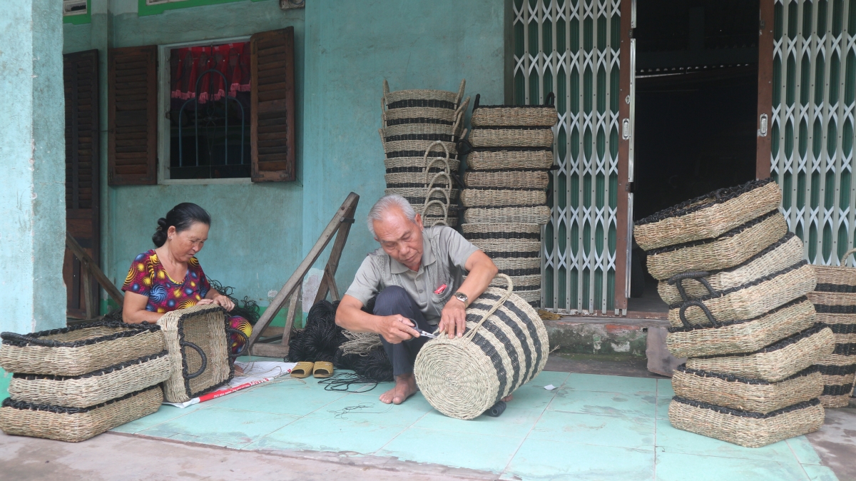 
Đơ̆ng dôm tơdrong tơgŭm đơ̆ng Đảng, Teh đak hlôi tơgŭm ăn lơ unh hnam jang tŏk