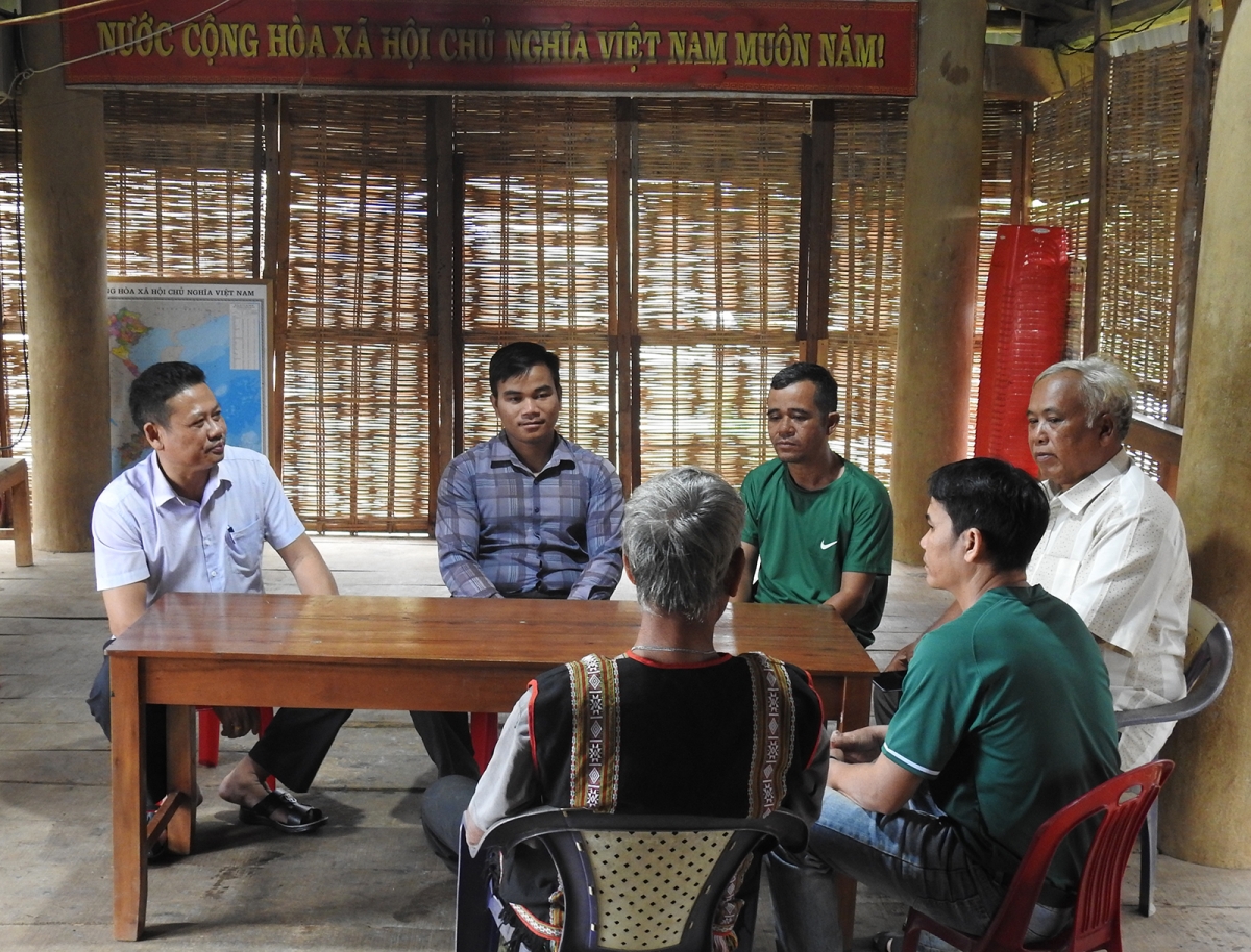 Pôa Lê Xuân Hưng (ối pá hơ -ếo tung um) hmâ trâm mâu ngế ki kuăn pơlê pâ nhoăm a mâu thôn, pơlê tung cheăm vâ châ ’nâi, tăng mơngế vâ pro kăn ƀô̆ cho mâu kuăn ngo