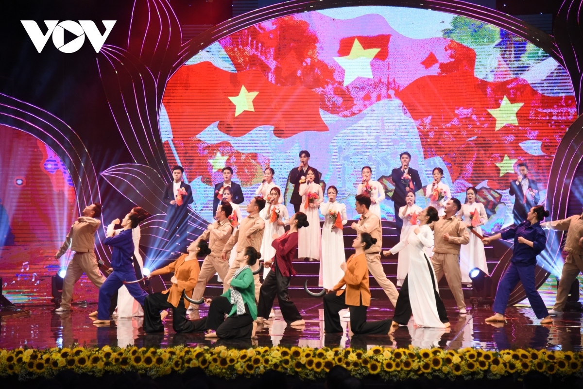 Tơdroăng mơđah hơdruê xuăng ki ro tơviah pơxá “Nắng Ba Đình”