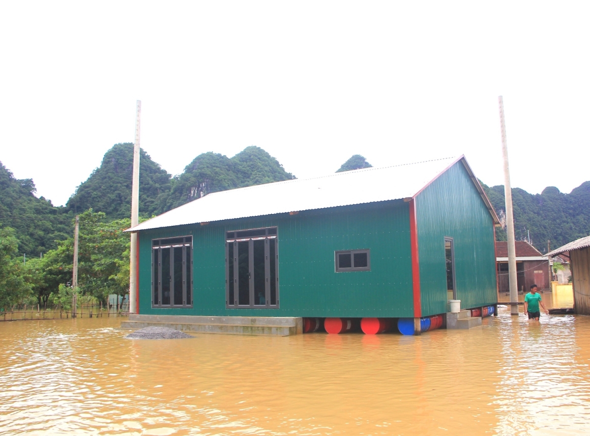 Nhà phao chống lũ