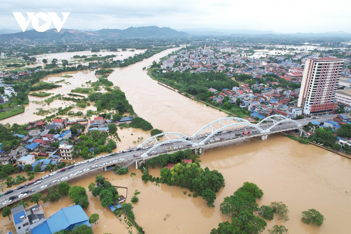 Thông tin từ cơ quan chức năng cho biết, tính đến 7h ngày 9/9, có 17 xã, phường của thành phố Thái Nguyên (tỉnh Thái Nguyên) nằm ven sông Cầu bị ngập sâu. Trong đó có 81 xóm, tổ dân phố bị ngập (20 xóm, TDP bị cô lập). 