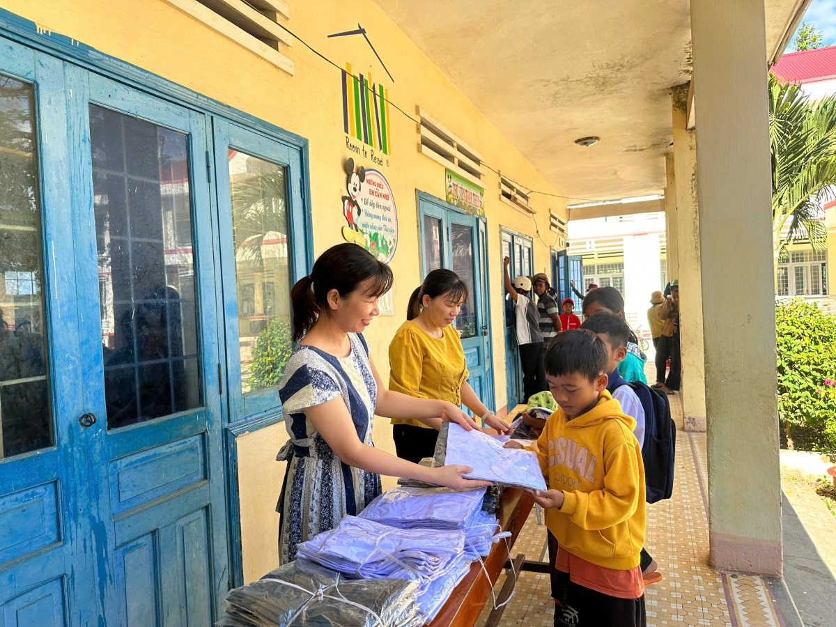 Mâu hngêi trung hriâm mơhnhôk mâu khu ki ai hiâm mơno hơ-ui gum hmân ếo ăm hok tro kơpong hdroâng kuăn ngo