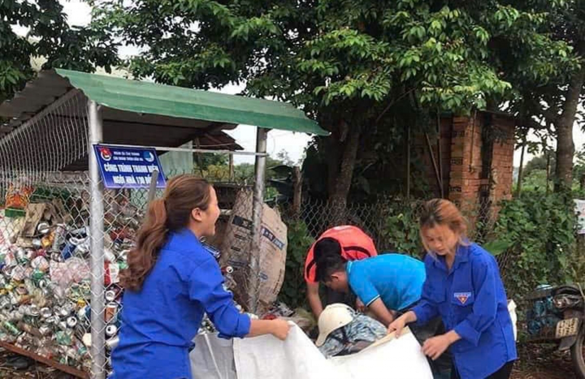 Hlăk ai Tân Thành hur har hăng “Sang dô̆ 100 prăk” pioh pơjing keh prăk djru mơnuih ƀun rin.