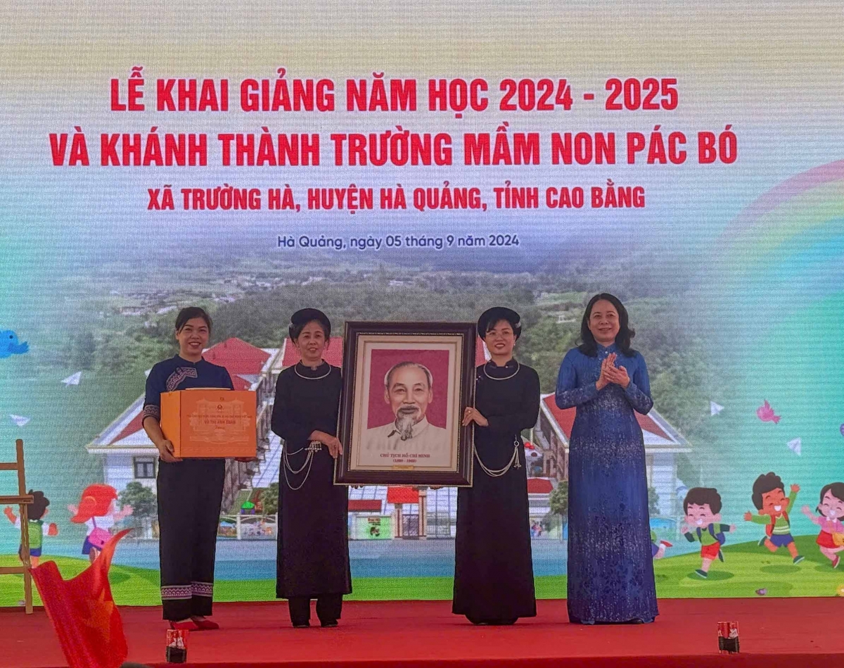Kơ-iăng Khua mir sir dêh čar ta brơi Rup Khua mir sir Hồ Chí Minh kơ Sang hră