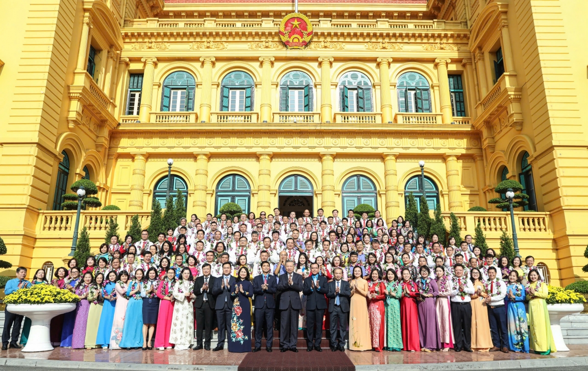 Khua git gai Ping gah, Khua mir sir ơi Tô Lâm phĭn rup hrŏm amăng mông bưp