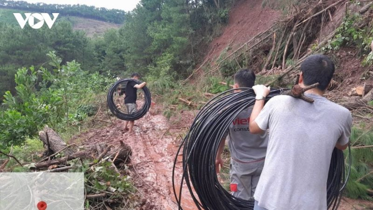 Hiện các đơn vị viễn thông trên địa bàn đang tập trung tối đa nguồn lực, ưu tiên khắc phục hệ thống hạ tầng cung cấp dịch vụ đàm thoại để đảm bảo việc liên lạc của người dân