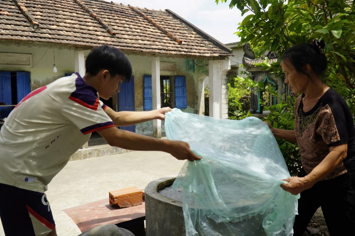 Vũ ở với bà ngoại, hoàn cảnh gia đình rất khó khăn