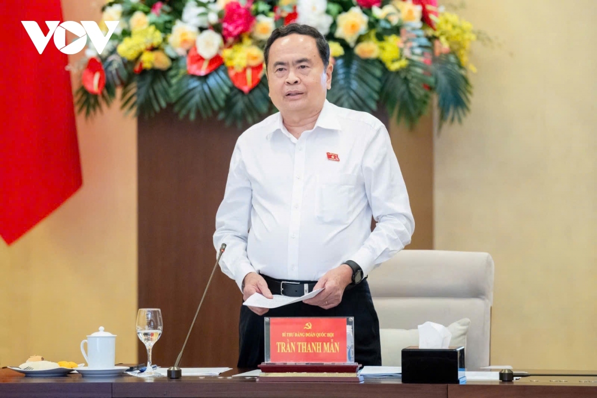 Chủ tịch Quốc hội Trần Thanh Mẫn pa prá đhị hội nghị