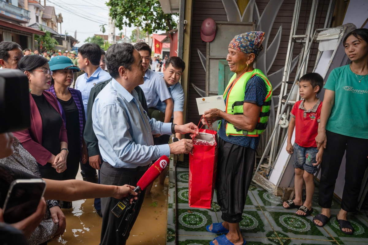 Pôa Trần Thanh Mẫn, Kăn xiâm hnê ngăn Kuô̆k hô̆i hbru tơmeăm ăm vâi krâ nhŏng kơpong tro têa lân