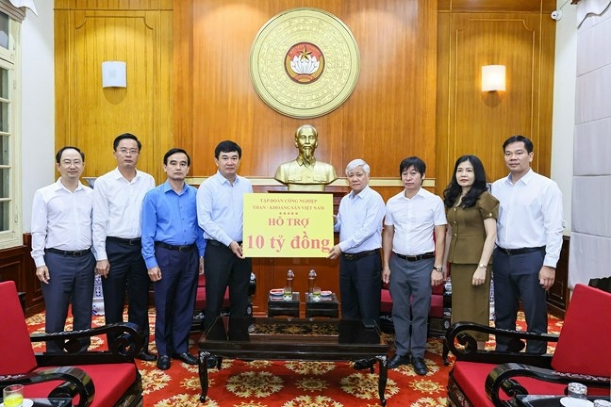 Chủ tịch Ủy ban Trung ương MTTQ Việt Nam Đỗ Văn Chiến đớp zên tơợTập Đoàn Than Khoáng sản Việt Nam (TKV).