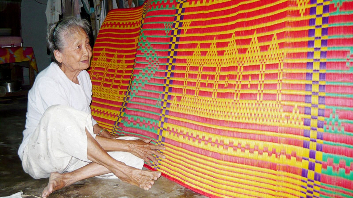 Hoa văn chiếu Cà Hom mang đậm nét văn hóa Khmer.
Ảnh: Cổng TTĐT Trà Vinh