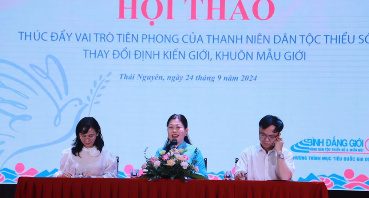 Đoàn chủ tọa Hội thảo