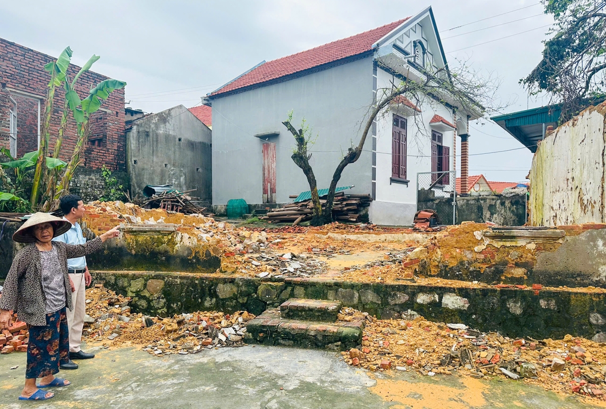 Những hộ khó khăn tại Quảng Ninh, sau bão số 3 càng khó khăn hơn
khi nhà bị đổ sập hoàn toàn hoặc hư hỏng nặng nề.