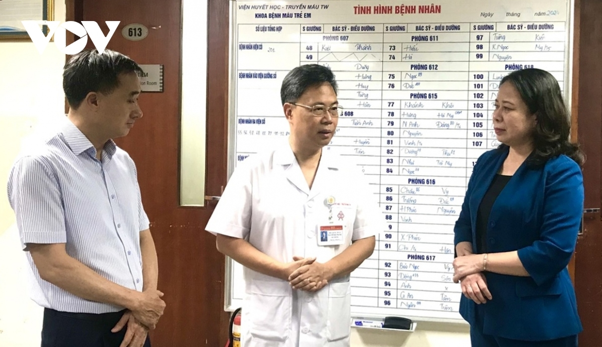 Phó Chủ tịch nước Võ Thị Ánh Xuân ghi nhận những kết quả và sự nỗ lực của tập thể y, bác sĩ Bệnh viện Huyết học truyền máu Trung ương trong công tác khám, chữa bệnh cho người dân
