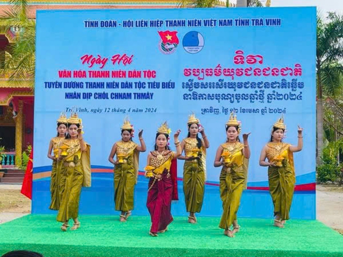 Tiết mục văn nghệ tại lễ tuyên dương thanh niên dân tộc tiêu biểu.
Ảnh: Nam Long/Báo Thanh niên