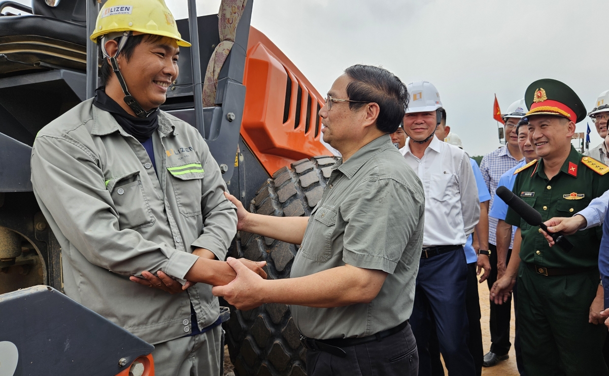 Khua dêh čar ơi Phạm Minh Chính pơalum pran jua kông ñơ̆n ƀơi anih man pơkra