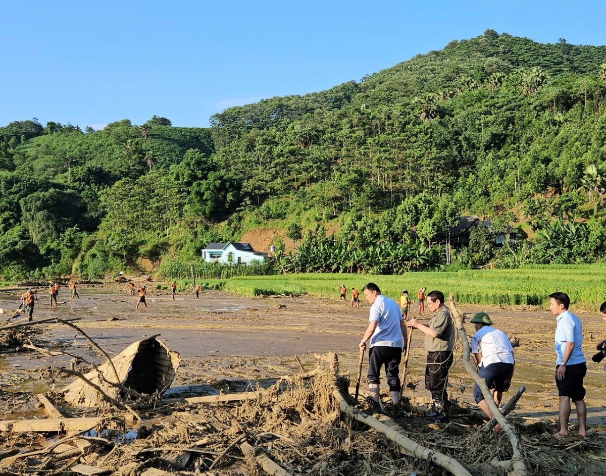 Pôa Phạm Minh Chính, Ngế pro xiâm hnê ngăn tơnêi têa lăm troh a tíu ki trâp treng, tíu kuăn pơlê Làng Nủ tro mơhiu