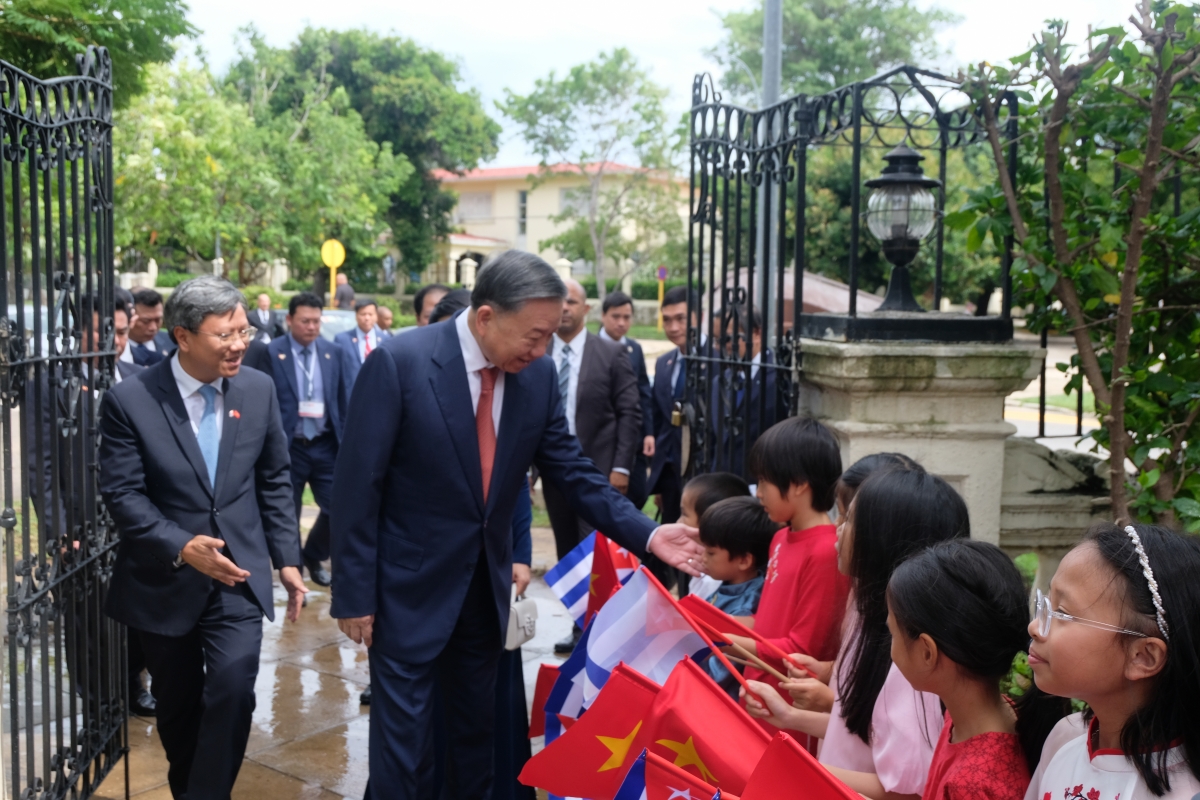 
Ƀok Tổng Bí thư, Kơdră teh đak bơ̆n Tô Lâm tơƀơ̆p kon pơlei Việt Nam tơ̆ Cuba