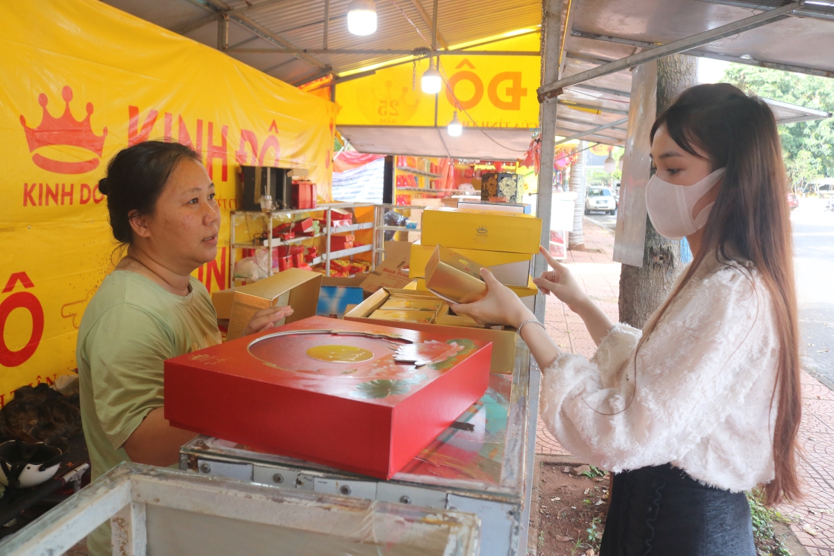 Lŏ Phùng Thị Thúy Hạnh gam sền khà măt kă bro cih tềng kơl dung ƀañ trung thu