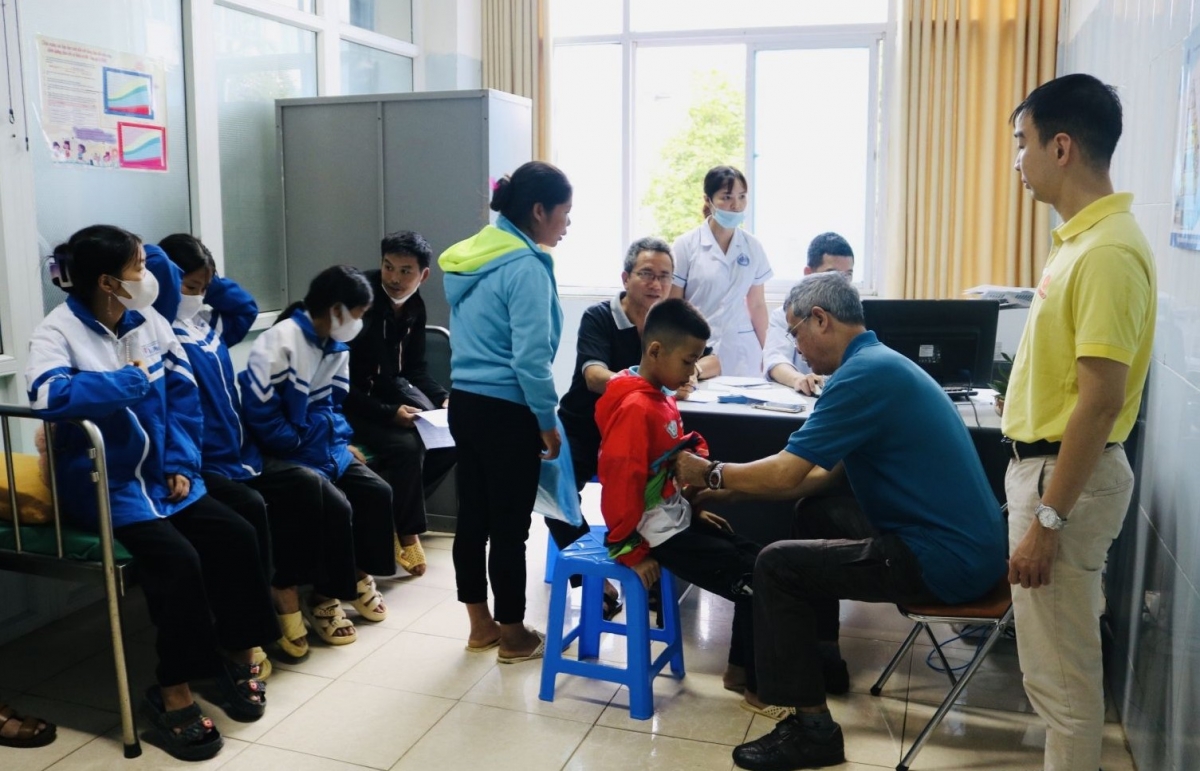 Việc tham gia bảo hiểm y tế nhằm đảm bảo sức khỏe tốt nhất
 về thể chất lẫn tinh thần cho học sinh, sinh viên trước khi bước vào đời.
Ảnh: Khắc Kiên/VOV Tây Bắc