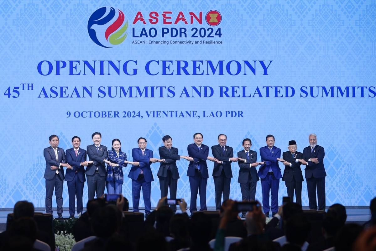 Hop akŏm Kơdră kơpal ASEAN ‘măng mă 44, 45 pơgơ̆r tơ̆ teh đak Lào