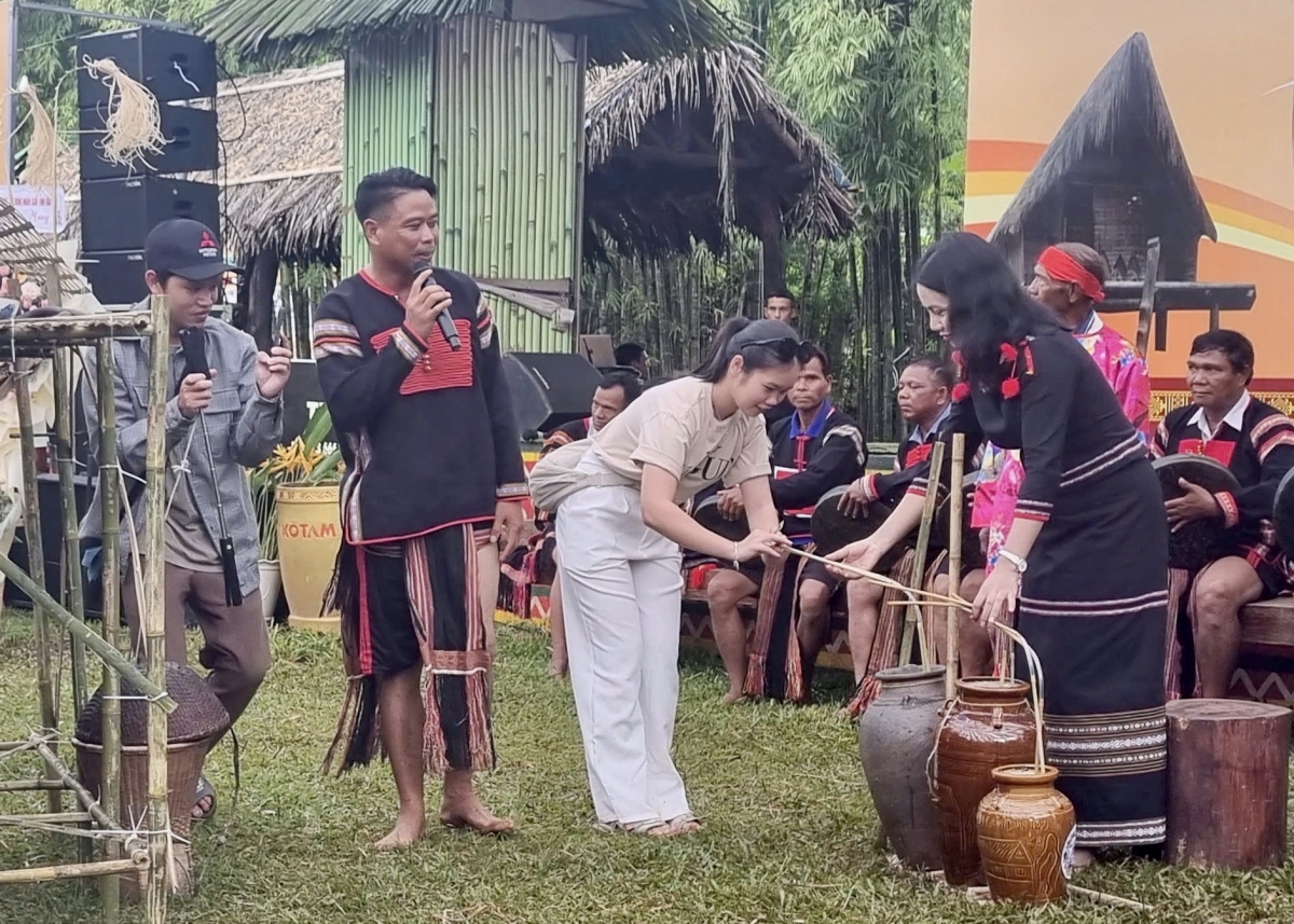 
Hăm 49 hơdrĕch hơdrung arih xa hơdai, Đắk Lắk đei lơ tơdrong ‘lơ̆ng vă atŏk tơiung tơmam chă tơmang lăng tơklep hăm jŏh ayŏ kơ dŏ xoang kơ dôm hơdrĕch kon kông