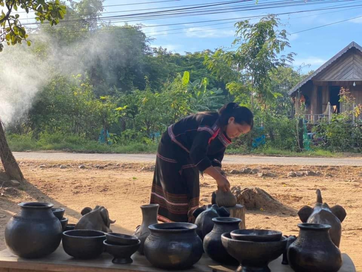 
Pơlei pơm bô̆i so Yang Tao, apŭng Krông Bông, dêh char Đắk Lắk đei lơ bơngai băt truh đơ̆ng bơ̆ jang chă tơmang lăng lơ̆m tơpôl