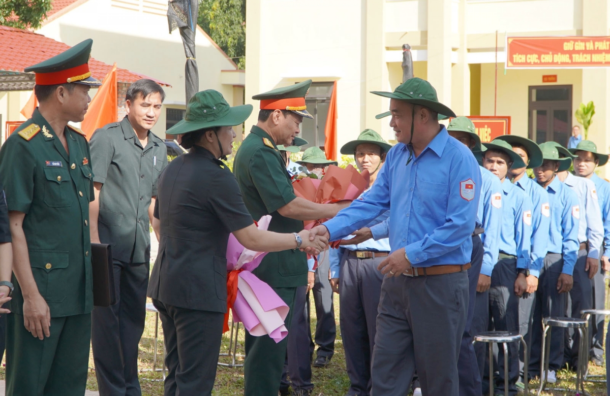 Trước khi lên đường tìm kiếm, quy tập hài cốt liệt sĩ tại Lào và Campuchia,
Đội K53 tỉnh Kon Tum đã thu thập được 43 thông tin về mộ liệt sỹ.