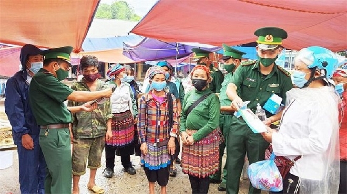 Cán bộ, tahen Lào Cai nkoch trêng, mbơh rblang ntĭm nti pháp luật an nuĭh rnoi mpôl đêt
 