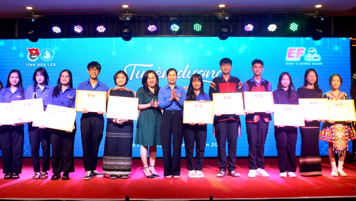 Jàu sră jờng rơ mờ priă bơsram pà ală kơnòm bơsram, cau bơsram dờng lơh geh sră jờng rơ kấp càr