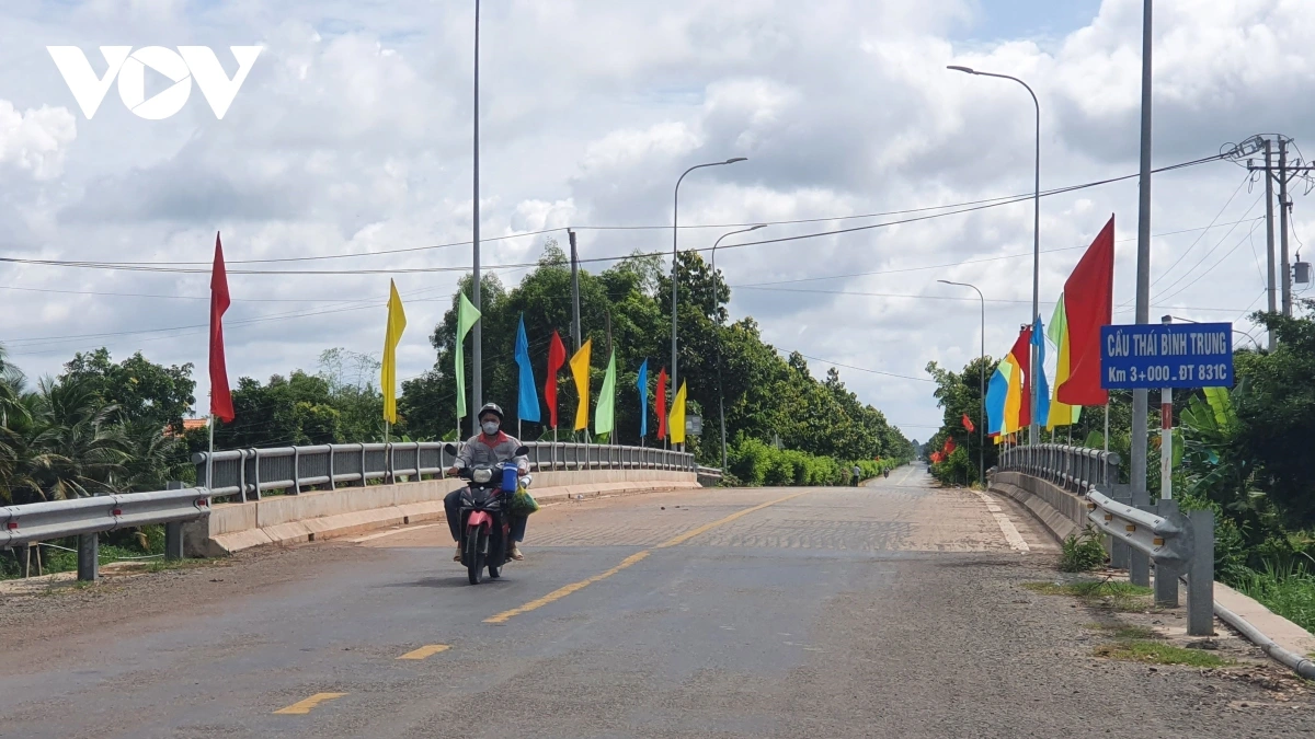 Jalan mbak bhum tapen negar dak harei dak praong laneing.