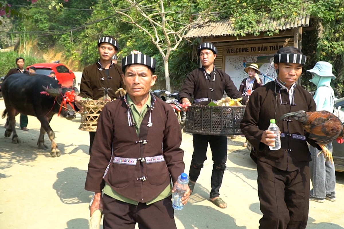 Sú Khon Khoài của người Lự là lễ hội cúng hồn trâu, loài vật cần mẫn đồng hành cùng người dân trong sản xuất nông nghiệp. Ảnh: Khắc Kiên