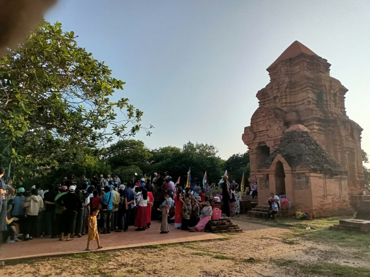 Urang nao tagok bimong Po Sah Ine dak tuk dak rilo