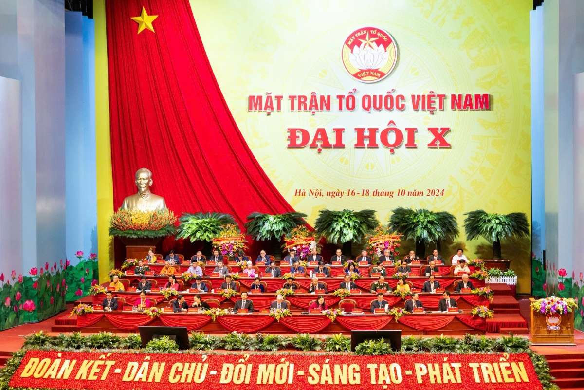 
Hop akŏm bơngai tang măt lơ̆m teh đak Mặt trận Tổ quốc Việt Nam ‘măng mă 10