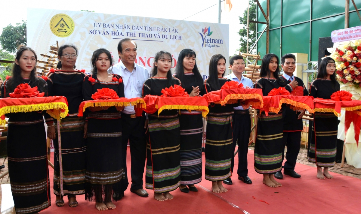 Koh bok sa nkra ta nar ƀư mbơh ƀon pâl nđaih ntŭk gŭ rêh Tơng Jŭ, xă Ea Kao, nkual ƀon têh Buôn Ma Thuột
 