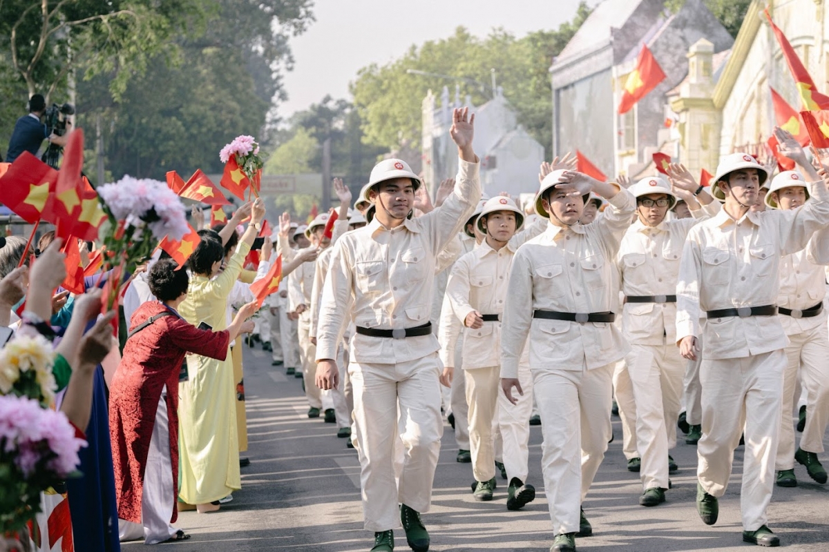 Mpơl tay mpôl tahen rdôl lăp dơn mât thủ đô nar 10/10/1954 tâm nău rhơn răm bah nuĭh ƀon lan