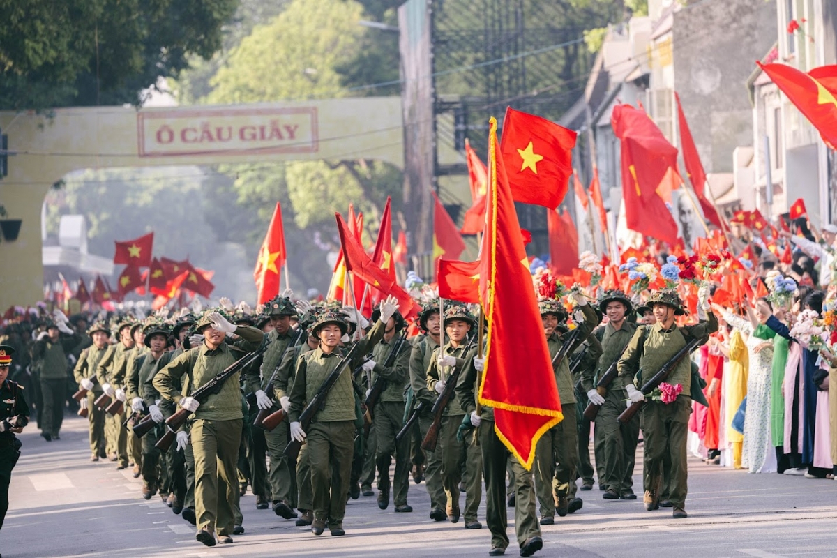 Mpơl tay mpôl tahen rdôl lăp dơn mât thủ đô nar 10/10/1954 tâm nău rhơn răm bah nuĭh ƀon lan