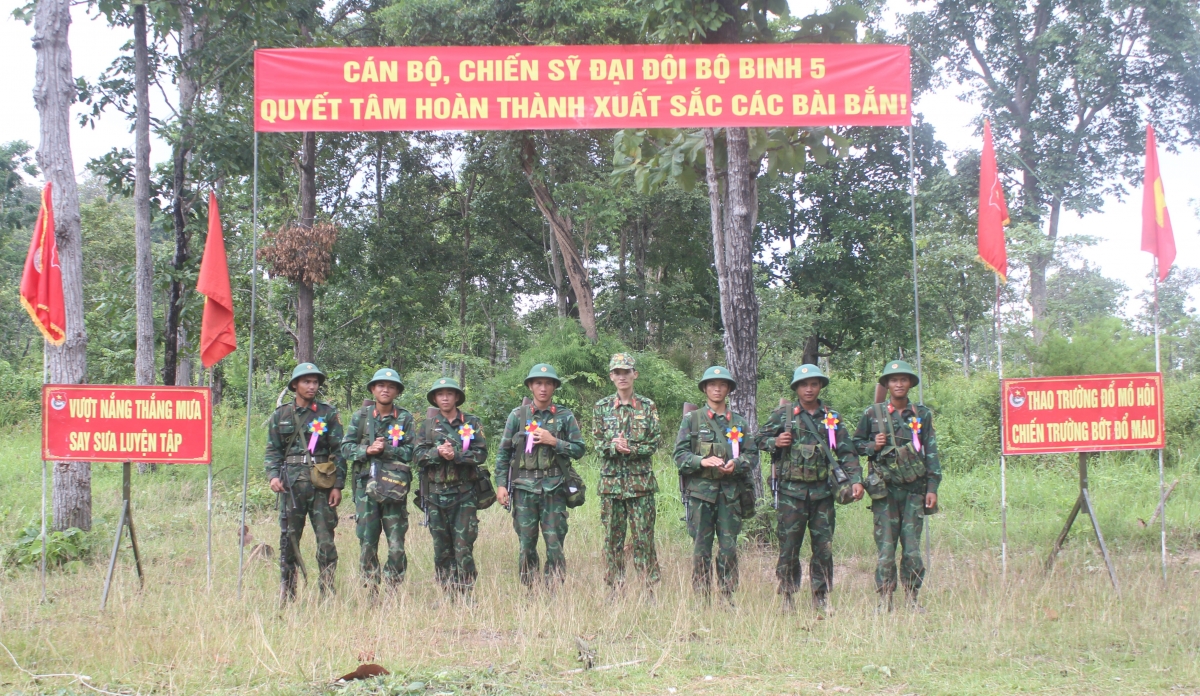 Khua mua, ling tơhan Đại đội bộ binh 5 prăp lui anih pơhrăm blah ngă