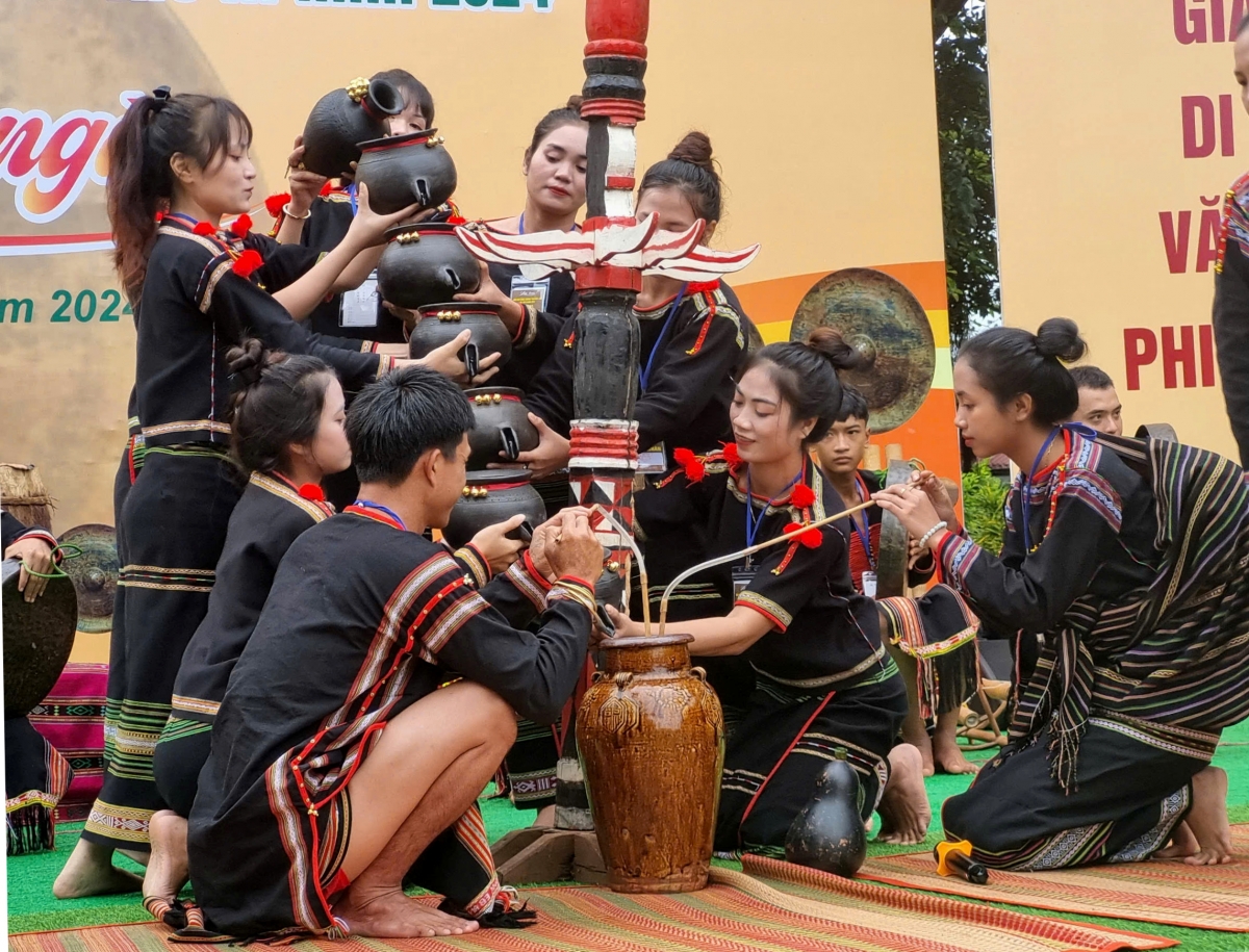 Mpồl bơtiàn 49 jơi bơtiàn ơm kis bal lơh gơlik ai Dăk Lăk in bơta li la bè niam chài