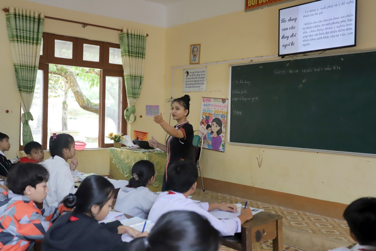 Giờ học của học sinh Trường phổ thông dân tộc nội trú trung học cơ sở Đông Giang,
tỉnh Quảng Nam.
Ảnh: Đình Thiệu/VOV Miền Trung