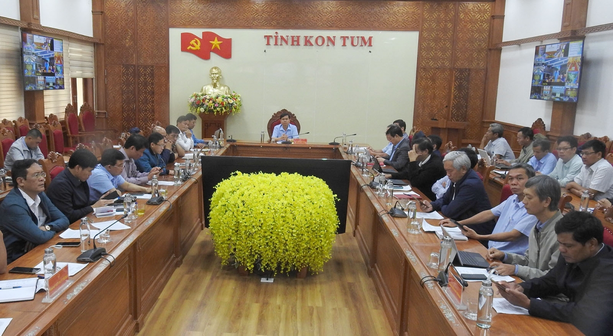 Càr Kon Tum tus bal dơ̆ pơrjum pờ tơlik tàm internet bơh Cíñ phủ lam lơh broă lơh drơng mờ mìu càl rơbŭt dờng sồ 6