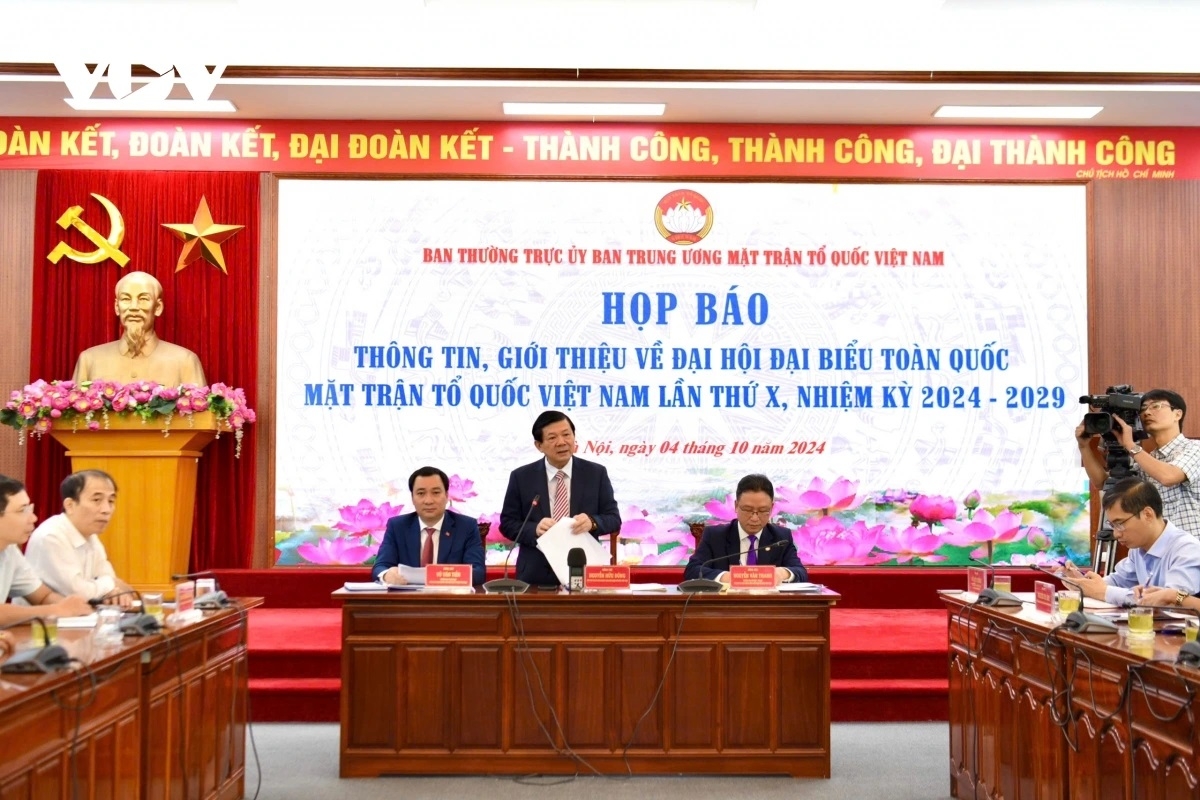 
Hop akŏm hla bar tơroi gah tơdrong Hop akŏm