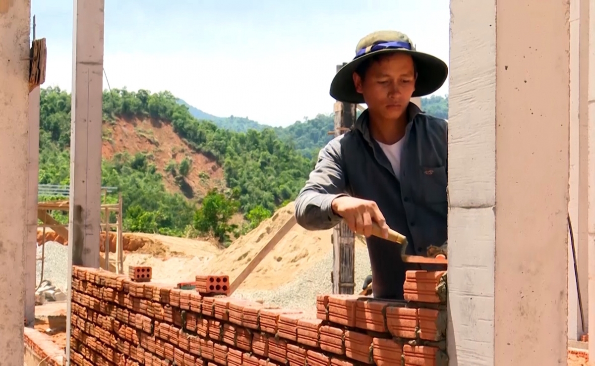 Nhà nước hỗ trợ đất ở tại khu dân cư cùng nguồn kinh phí giúp người dân có điều kiện làm nhà mới.
Ảnh: Long Phi/VOV Miền Trung