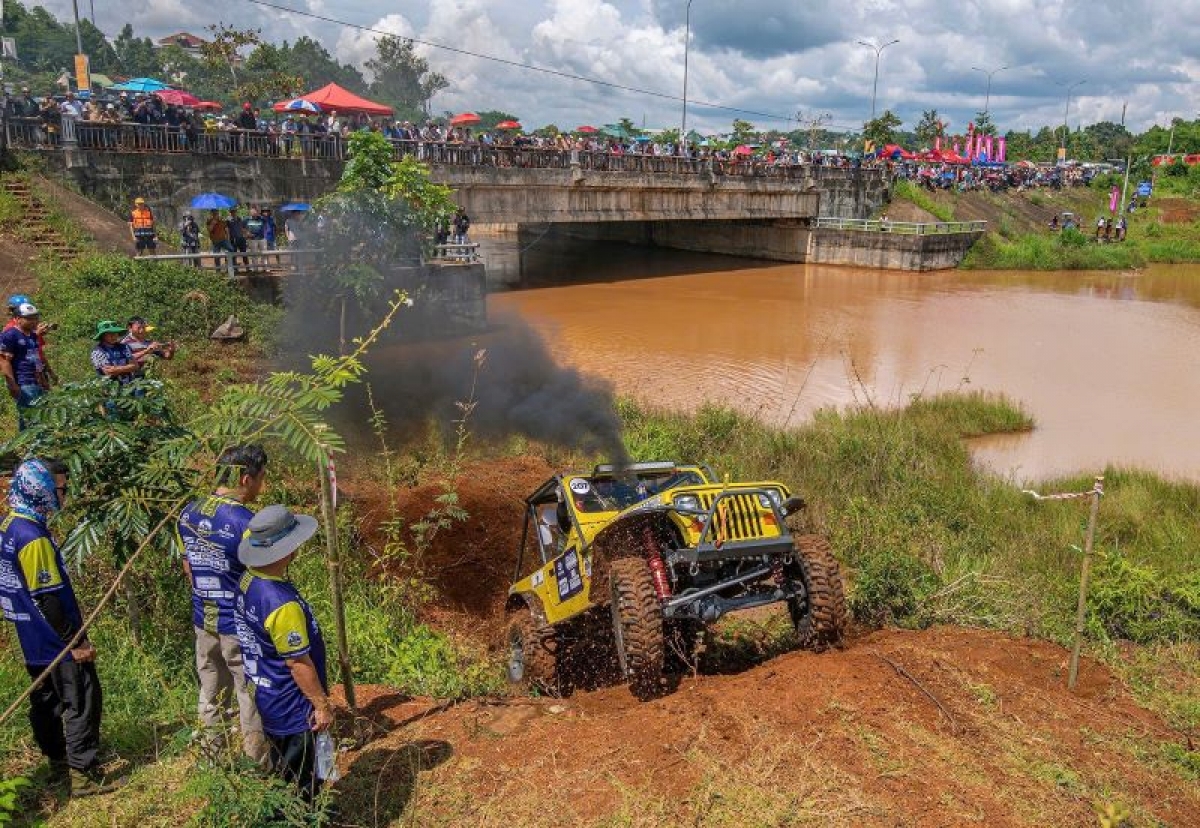 Nhiều đoạn đường thử thách 