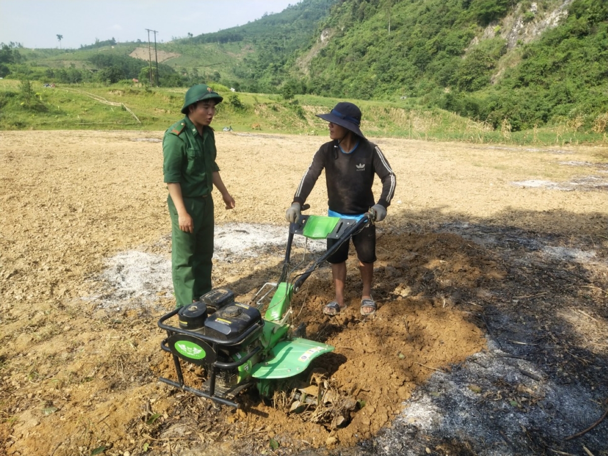 Dân bản Sắt có máy cày để khai hoang, sản xuất nông nghiệp