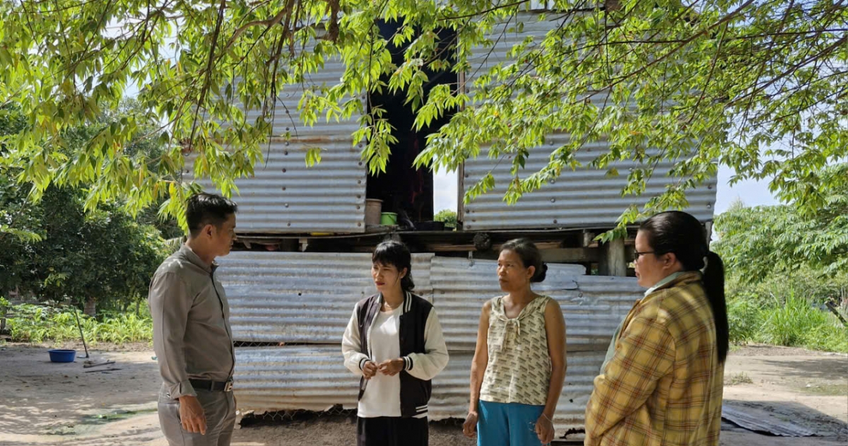 Sang anŏ amai H’Mrat (dong tal 2 mơng hơnuă) ƀu hơmâo lŏn ngă hmua mah hơmâo tơlơi gum djru lu sam aka ƀu dưi pơklaih mơng ƀun rin