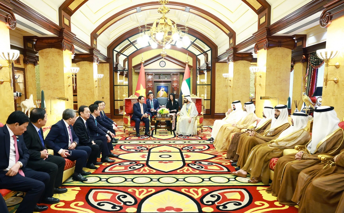 Thủ tướng ồng Phạm Minh Chính tìp măt cri bơyai mờ Thủ tướng lơgar UAE