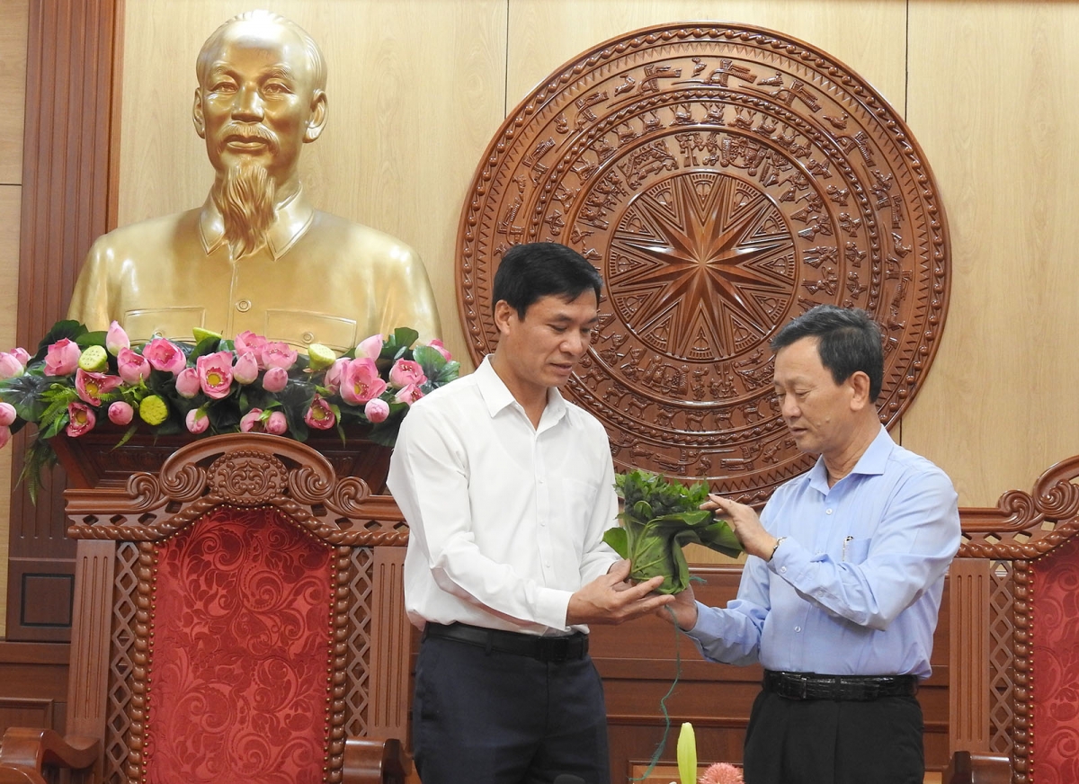 Ơi Dương Văn Trang-Khua git gai Ping gah tơring čar Kon Tum jao 2 rơbâo anah sâm Ngọc Linh brơi tơring čar Lai Châu